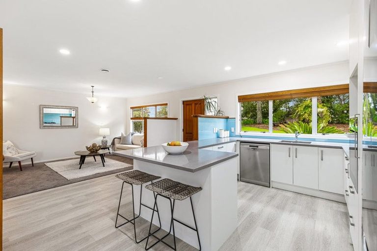 Photo of property in 25 Hawkes Access Road, Waitoki, Silverdale, 0994