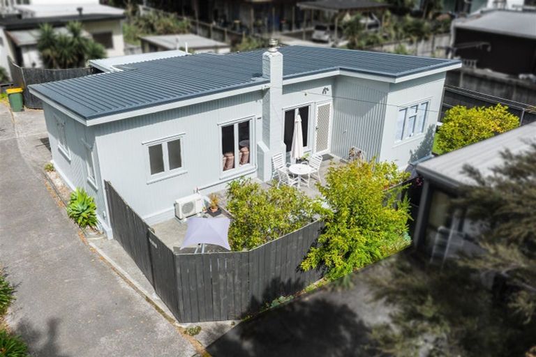 Photo of property in 176 Henderson Valley Road, Henderson, Auckland, 0612