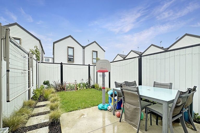 Photo of property in 30 Cessna Crescent, Mangere, Auckland, 2022