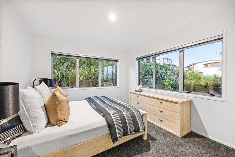 Photo of property in 8 Tuatini Place, Long Bay, Auckland, 0630