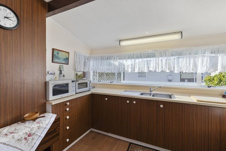 Photo of property in 5 Lees Grove, Wainuiomata, Lower Hutt, 5014