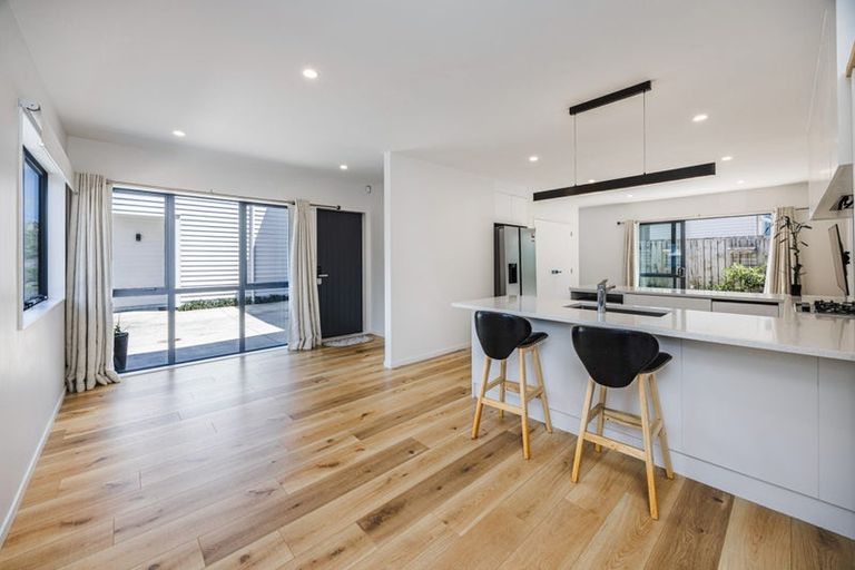 Photo of property in 27c Megan Avenue, Pakuranga Heights, Auckland, 2010