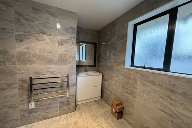 Photo of property in 50 San Valentino Drive, Henderson, Auckland, 0612