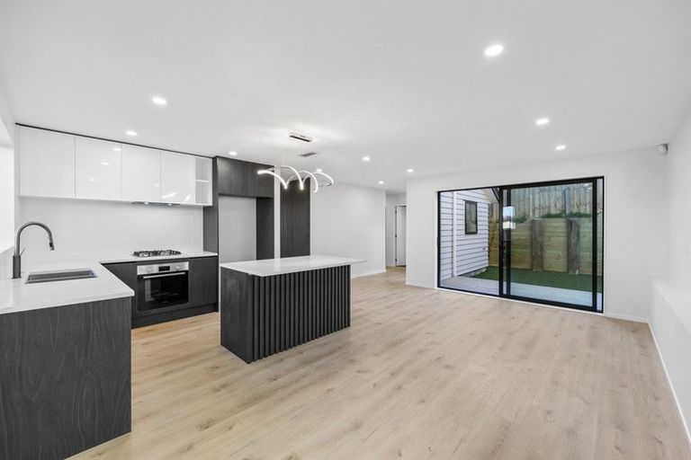 Photo of property in 61b Totaravale Drive, Totara Vale, Auckland, 0629