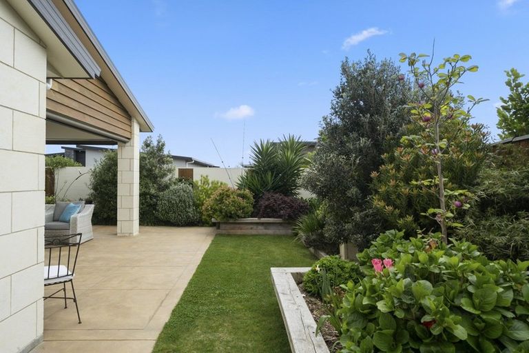 Photo of property in 14 Taranui Way, Paraparaumu Beach, Paraparaumu, 5032