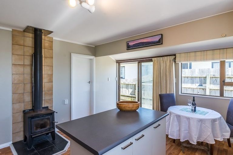 Photo of property in 36 Horokiwi Road West, Newlands, Wellington, 6037