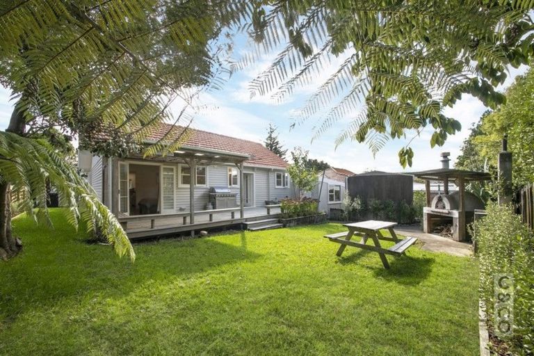 Photo of property in 43 Cambridge Road, Riverhead, 0820