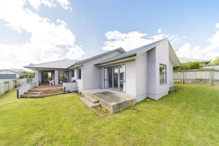 Photo of property in 22 Logan Way, Kelvin Grove, Palmerston North, 4414