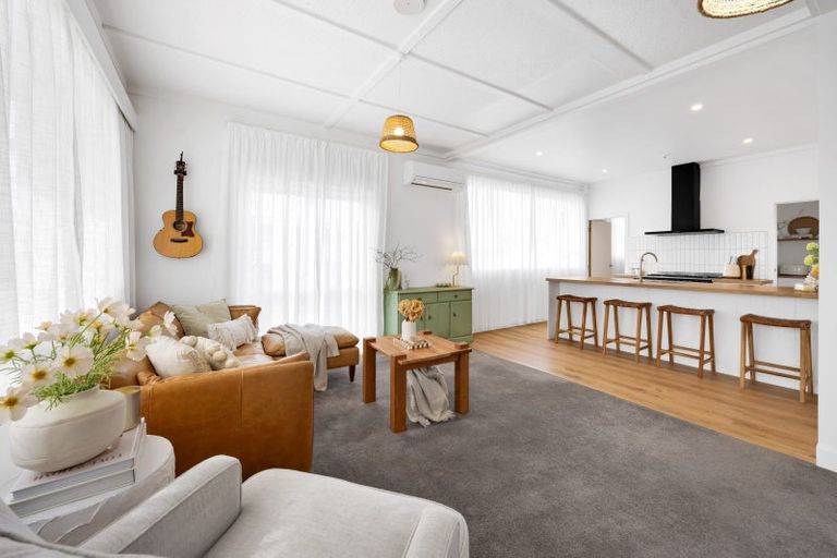 Photo of property in 21 High Street West, Waitara, 4320