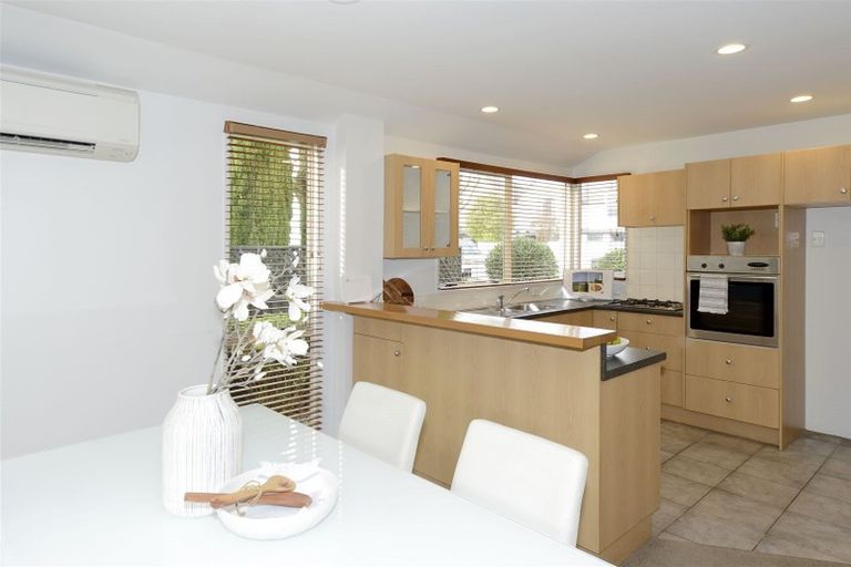 Photo of property in 30 Oakford Close, Riccarton, Christchurch, 8011