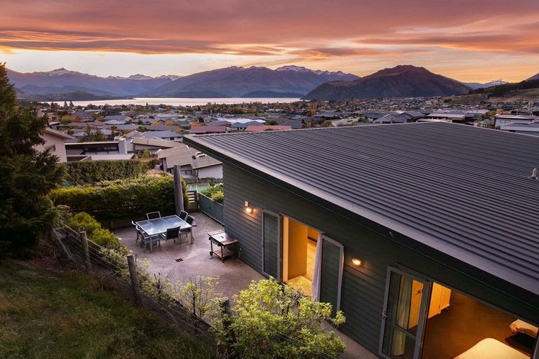 Photo of property in 12 Bovett Place, Wanaka, 9305