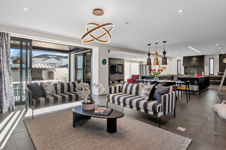 Photo of property in 7 Helmores Lane, Merivale, Christchurch, 8014