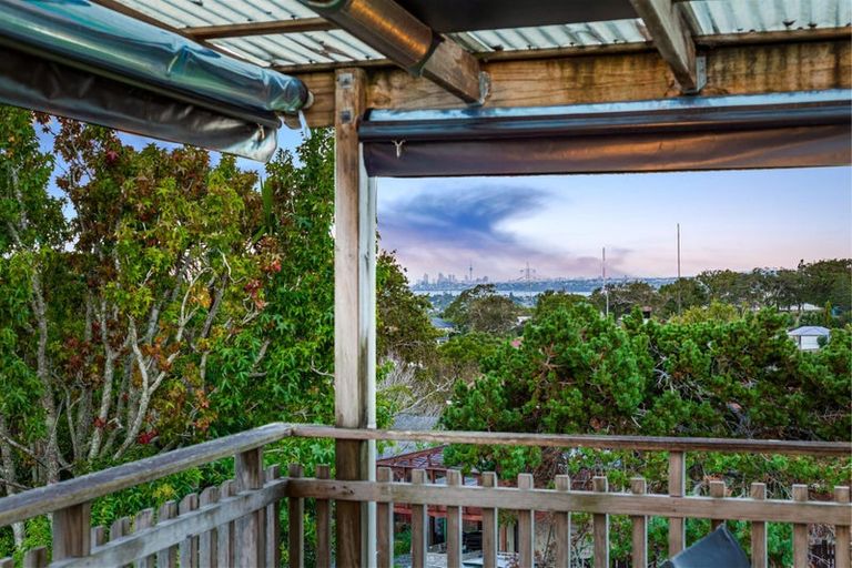 Photo of property in 12 Raelene Place, Massey, Auckland, 0614