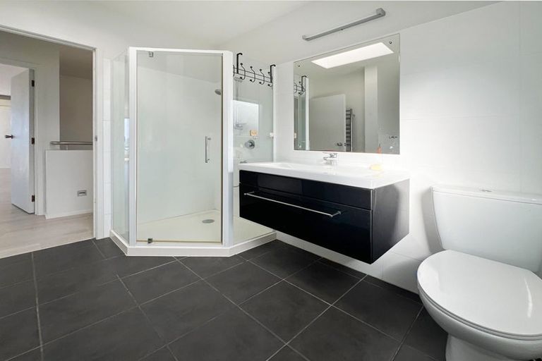 Photo of property in 42 Monarch Avenue, Hillcrest, Auckland, 0627