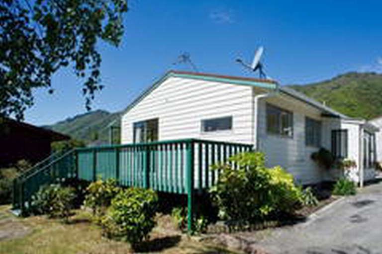 Photo of property in 17 Matenga Street, Waikanae, 5036