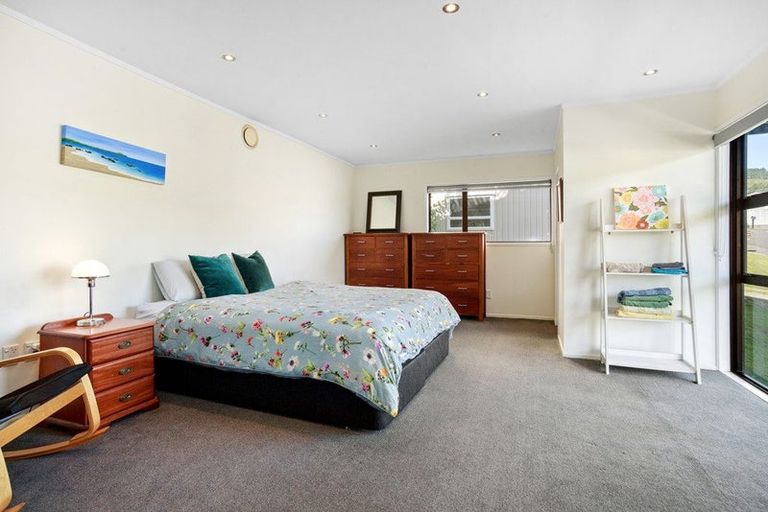 Photo of property in 6 Zande Terrace, Tawa, Wellington, 5028