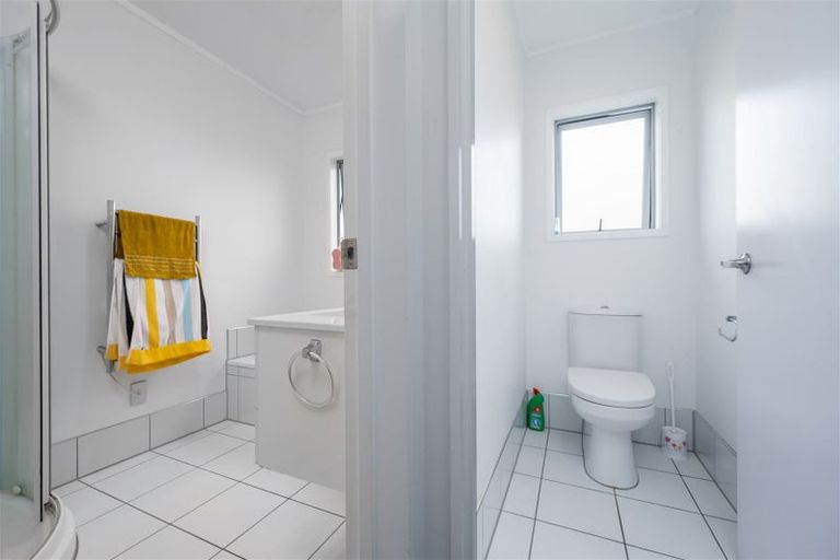 Photo of property in 1/37 Woodlands Crescent, Browns Bay, Auckland, 0630