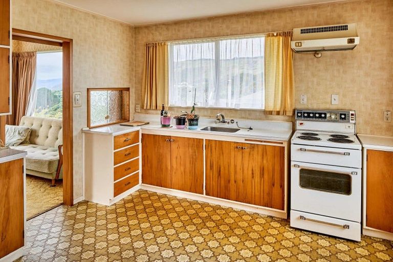 Photo of property in 4 Kapekape Place, Pukerua Bay, 5026