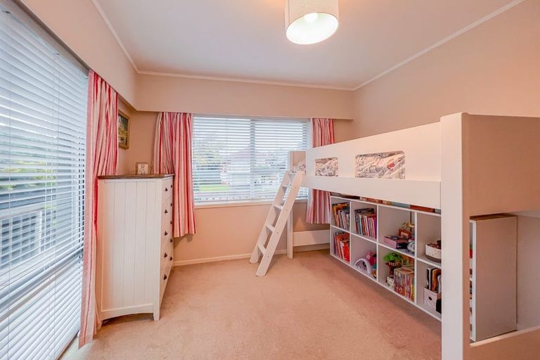 Photo of property in 28 James Evans Drive, Northcote, Auckland, 0627