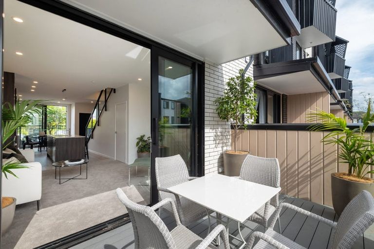 Photo of property in 2/19 Windlass Street, Long Bay, Auckland, 0630