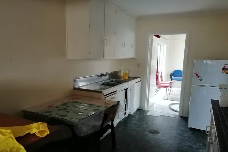 Photo of property in 3170 Great North Road, New Lynn, Auckland, 0600