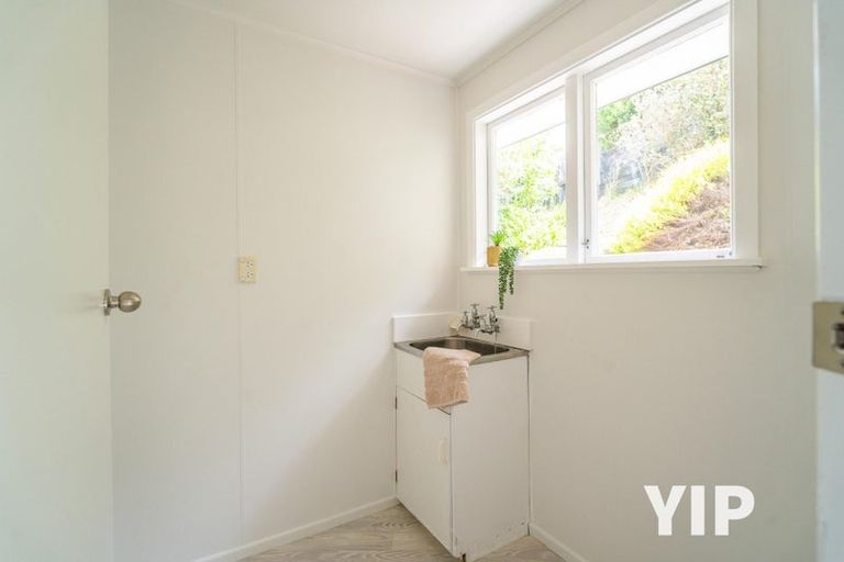 Photo of property in 10 Stella Grove, Newlands, Wellington, 6037