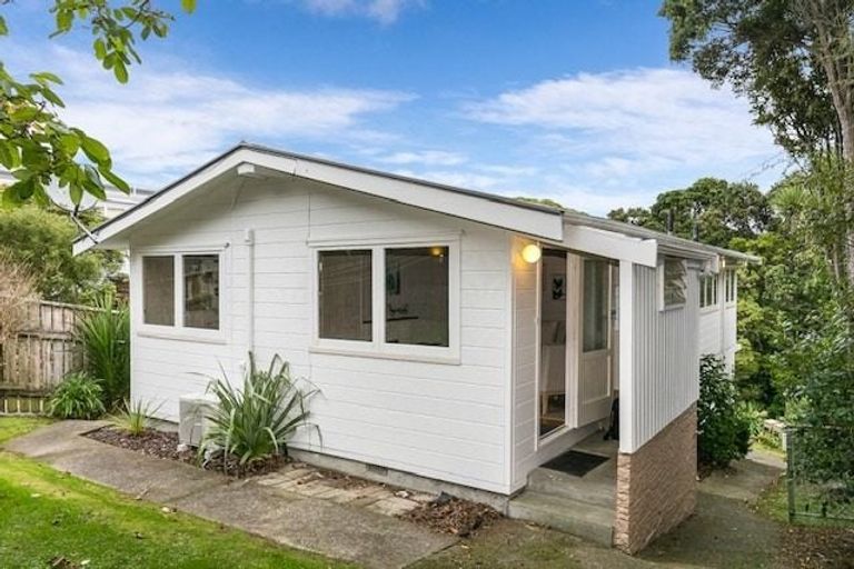 Photo of property in 13 Ngaio Gorge Road, Ngaio, Wellington, 6035