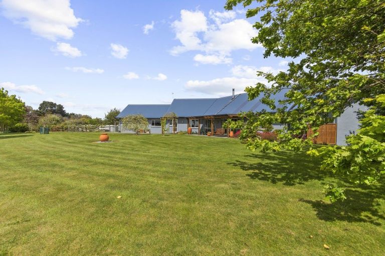 Photo of property in 9 Orakei Road, Kelvin Grove, Palmerston North, 4470