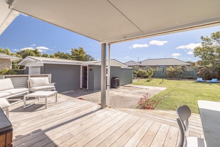 Photo of property in 6 Laing Crescent, Heathcote Valley, Christchurch, 8022