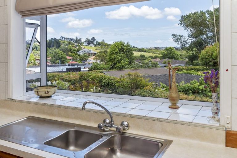 Photo of property in 2/214 Bleakhouse Road, Mellons Bay, Auckland, 2014