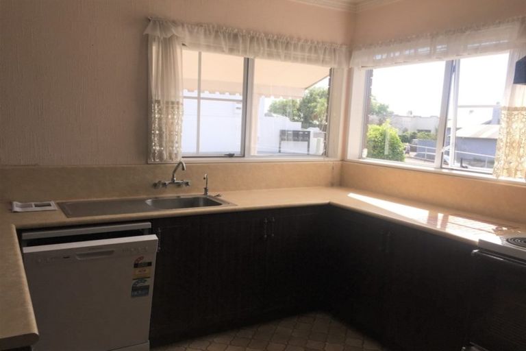 Photo of property in 122 Pembroke Street, Hamilton Lake, Hamilton, 3204