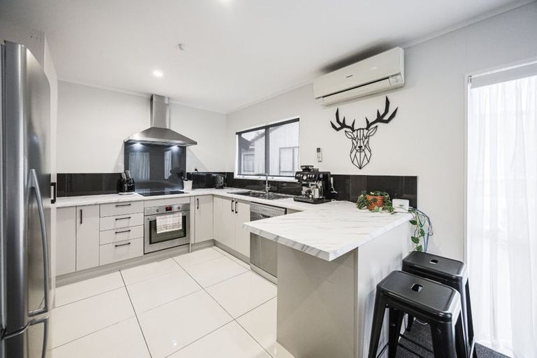 Photo of property in 55 Triangle Road, Massey, Auckland, 0614