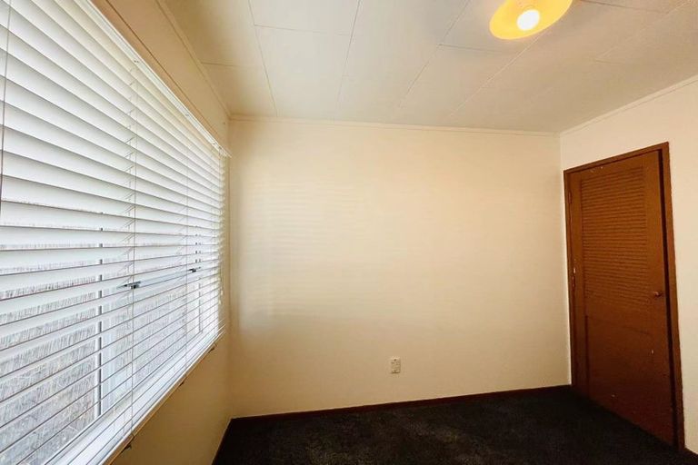 Photo of property in 72 Kaipatiki Road, Glenfield, Auckland, 0629