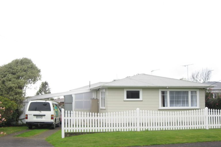 Photo of property in 225 Huatoki Street, Upper Vogeltown, New Plymouth, 4310