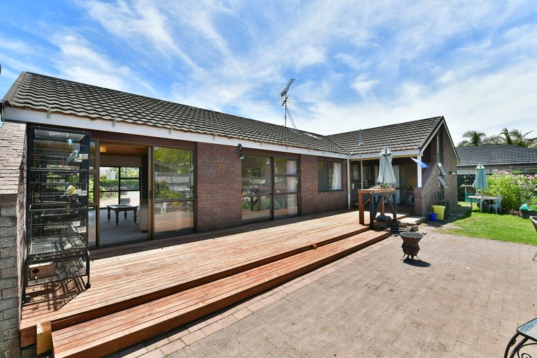 Photo of property in 32 Walton Street, Red Beach, 0932