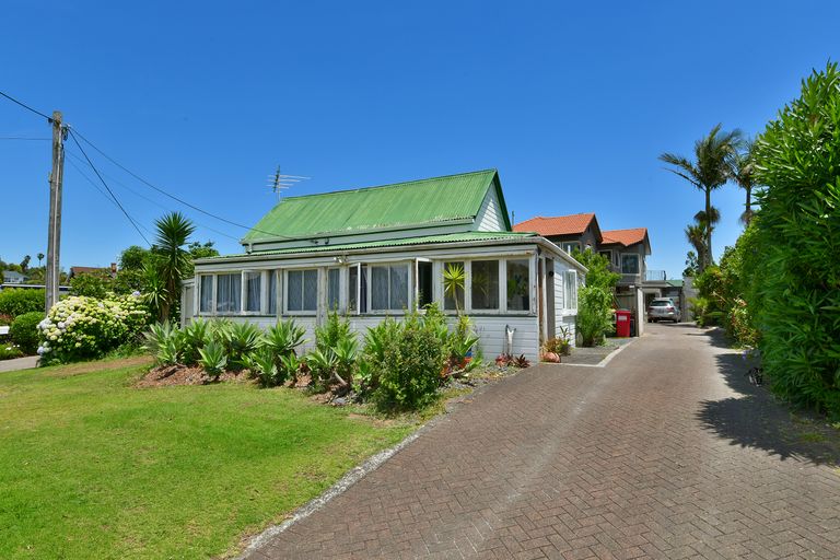 Photo of property in 12 Marie Avenue, Red Beach, 0932