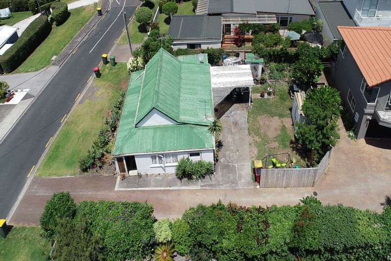 Photo of property in 12 Marie Avenue, Red Beach, 0932