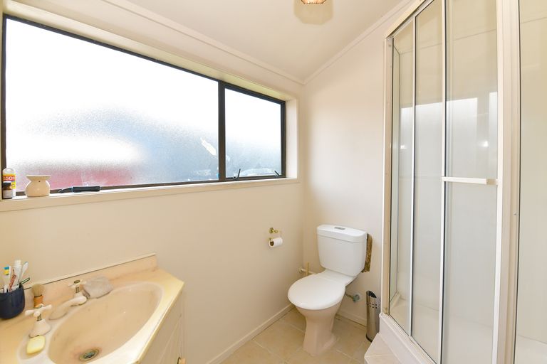 Photo of property in 32 Walton Street, Red Beach, 0932