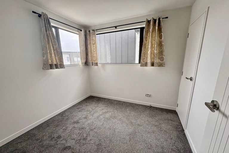 Photo of property in 32 Parahau Road, Papakura, 2110