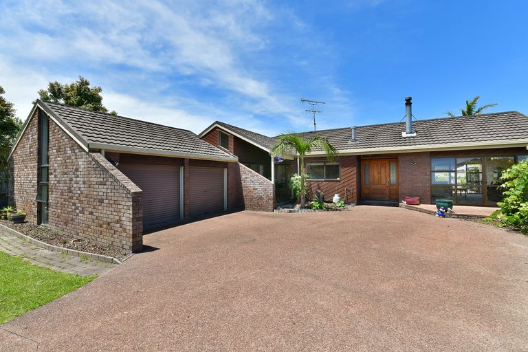 Photo of property in 32 Walton Street, Red Beach, 0932