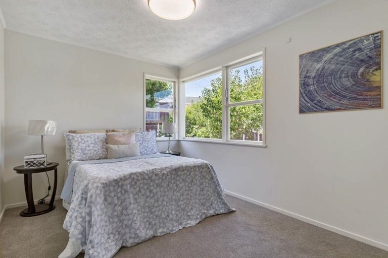 Photo of property in 14 Bentley Avenue, Glenfield, Auckland, 0629