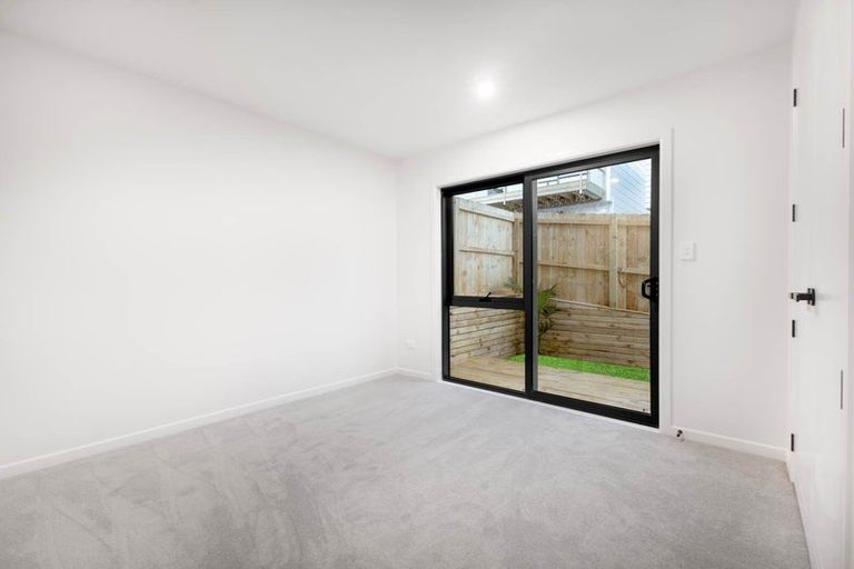 Photo of property in 69d Chivalry Road, Glenfield, Auckland, 0629