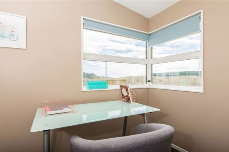 Photo of property in 114 Amesbury Drive, Churton Park, Wellington, 6037