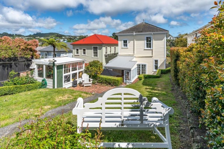 Photo of property in 33 Grove Road, Kelburn, Wellington, 6012