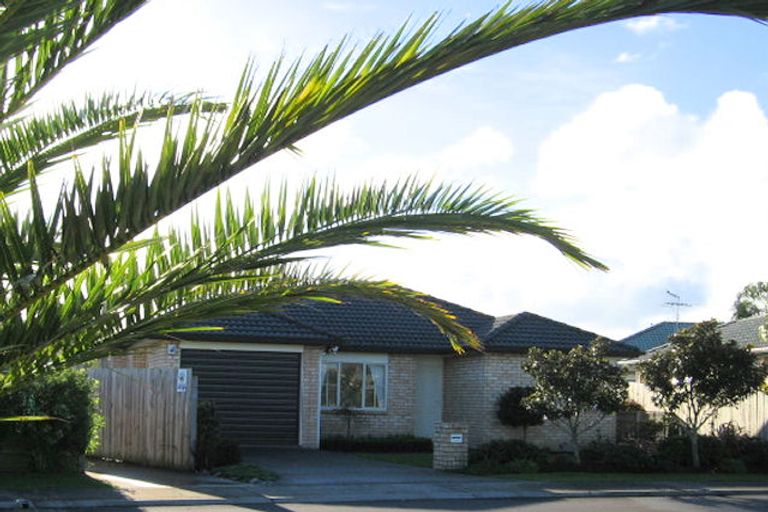 Photo of property in 15 Francis Skinner Place, Orewa, 0931