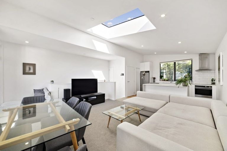 Photo of property in 18u2 Oriental Terrace, Oriental Bay, Wellington, 6011