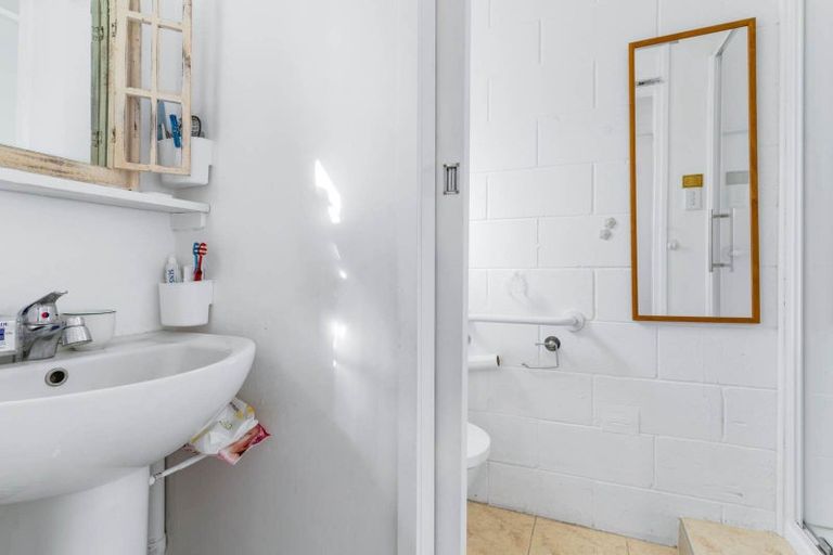 Photo of property in 2/2b Yeoman Place, Howick, Auckland, 2014