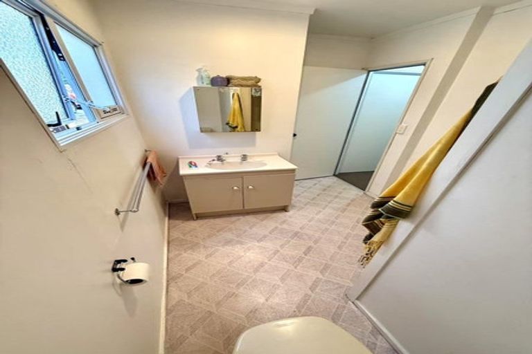 Photo of property in 2 Stanley Road, Glenfield, Auckland, 0629