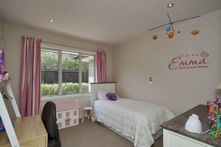 Photo of property in 10 Breton Close, Northwood, Christchurch, 8051