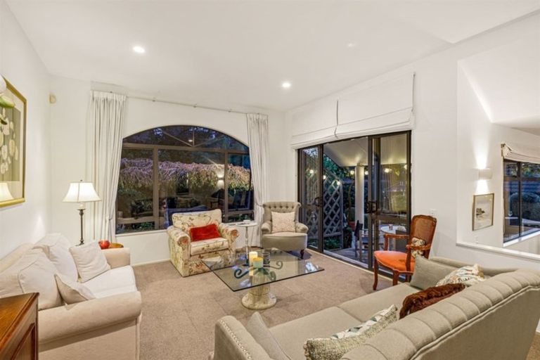 Photo of property in 110 Seaview Road, Glenfield, Auckland, 0629